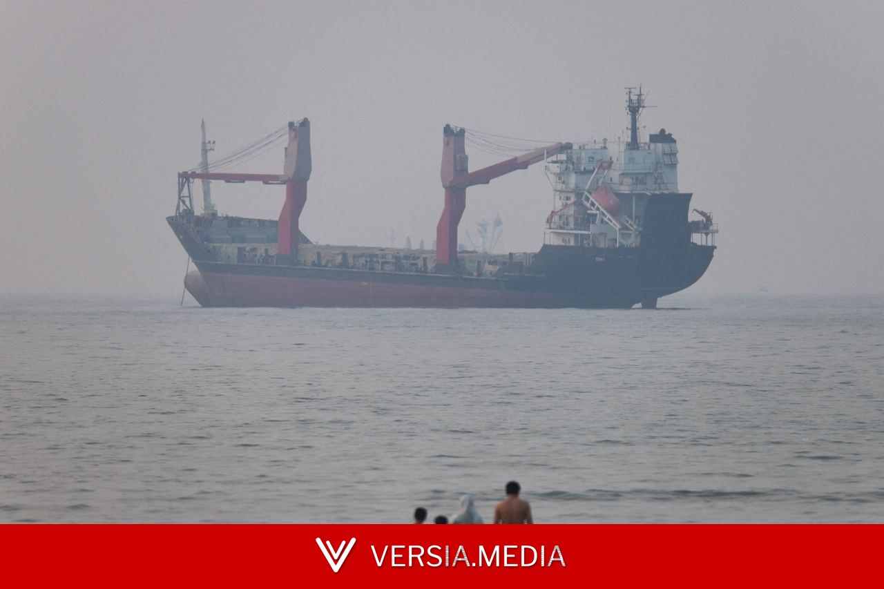 Irã afirma que 2 petroleiros explodiram após colidirem com minas navais no Estreito de Ormuz; EUA dizem que declaração é falsa