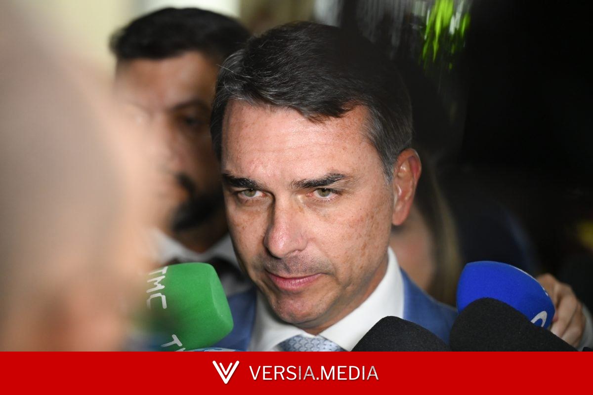 Flávio Bolsonaro sai em defesa de Valdemar Costa Neto e fala em ‘perseguição’