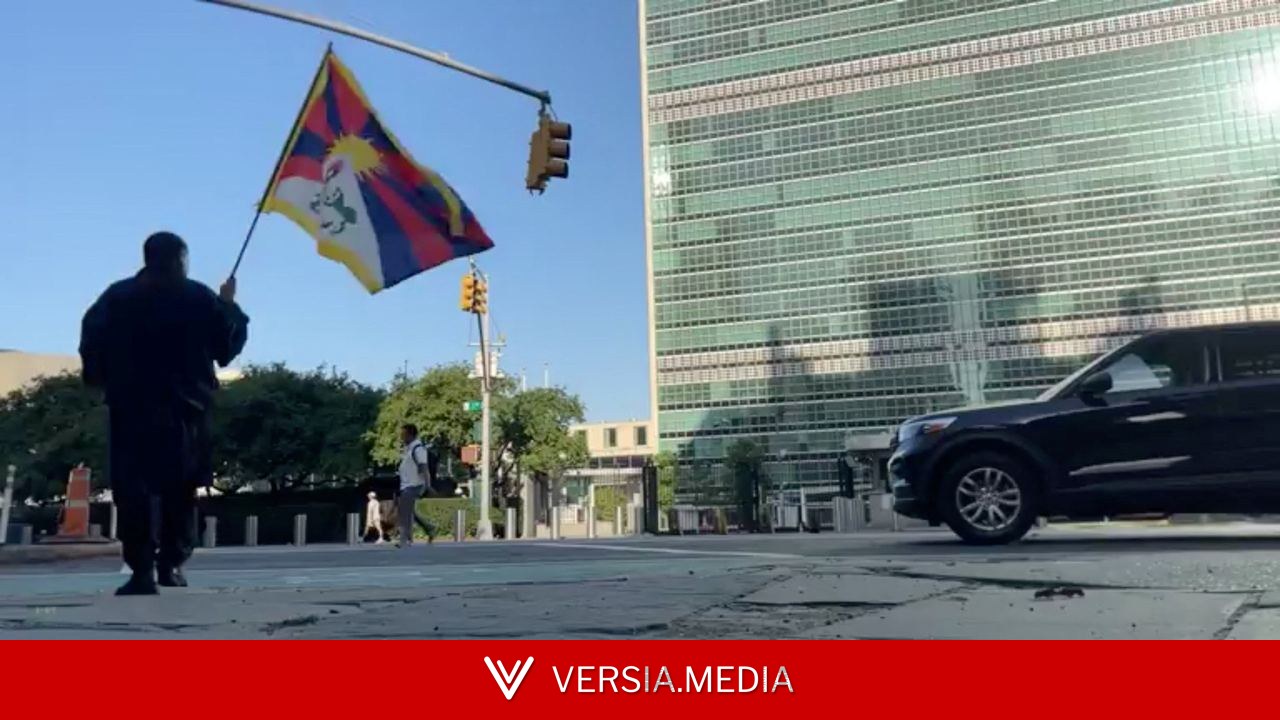 Ativista tibetano morre após atear fogo ao corpo perto da sede da ONU; homem manifestava pela independência do país