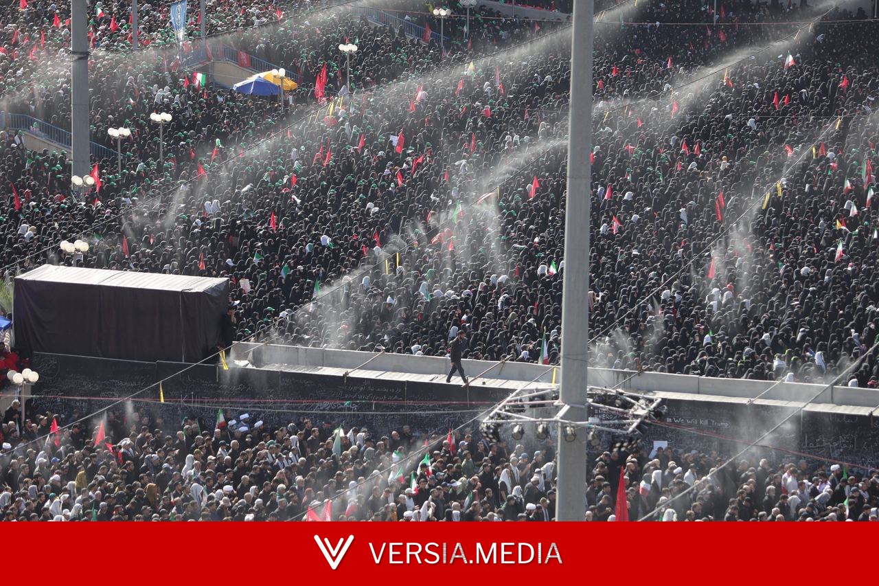 VÍDEO: três filhos de Khamenei vão a funeral, mas líder supremo continua sumido; milhares vão a 2º dia de despedida