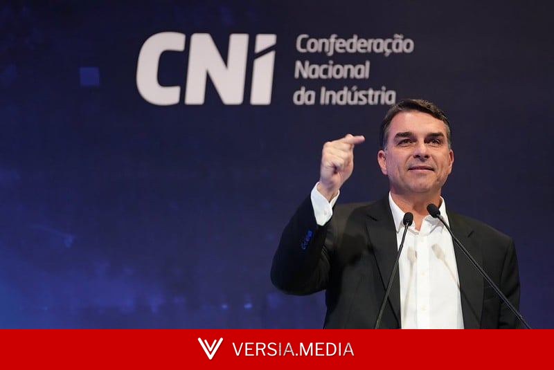 No palco da indústria, Flávio Bolsonaro e Zema vendem um Brasil de privatizações
